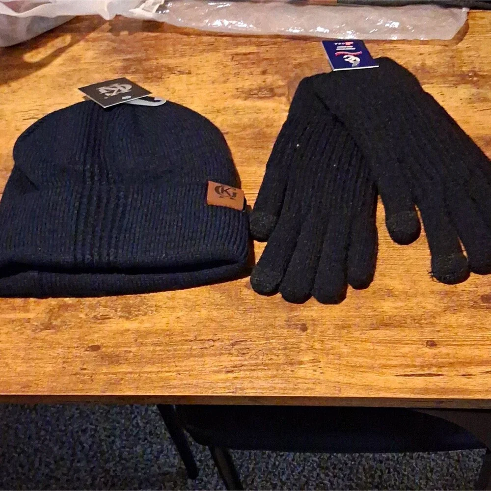 Men's Black Insulated Beanie Hat Solid Knit One Size Fall/Winter